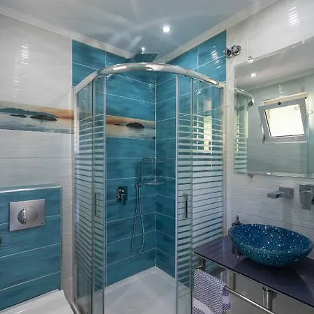 Golden View 크리시 아모우디아