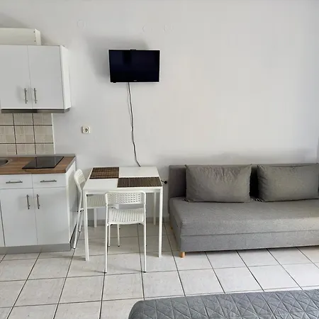 Golden View 크리시 아모우디아